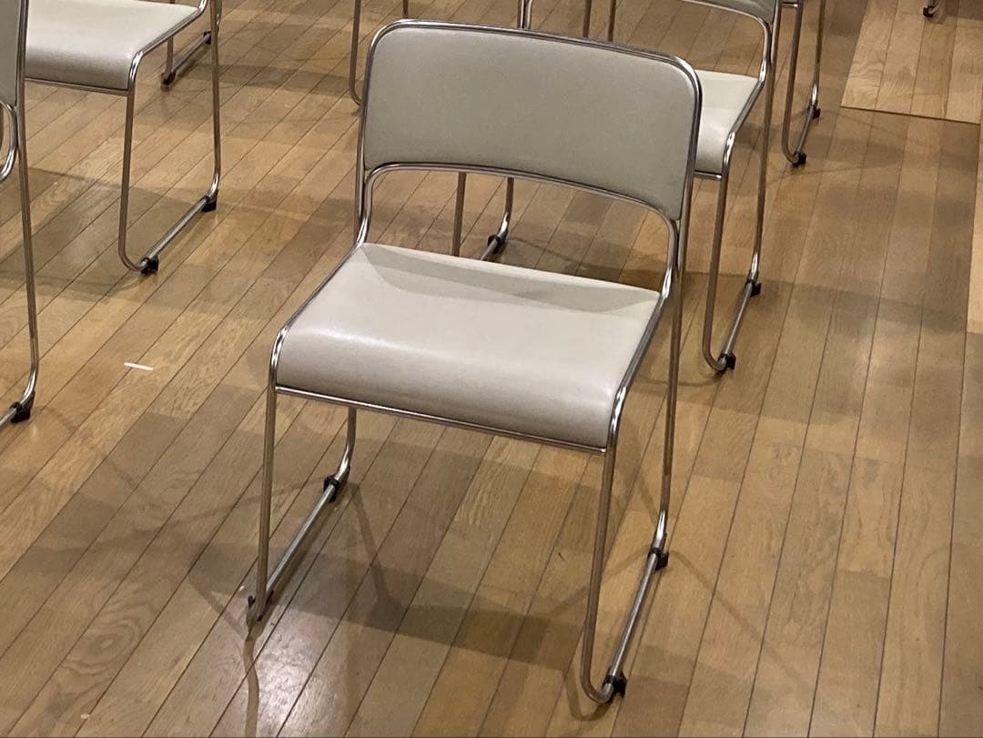 スタッキングチェア　20脚　専用キャリー付き