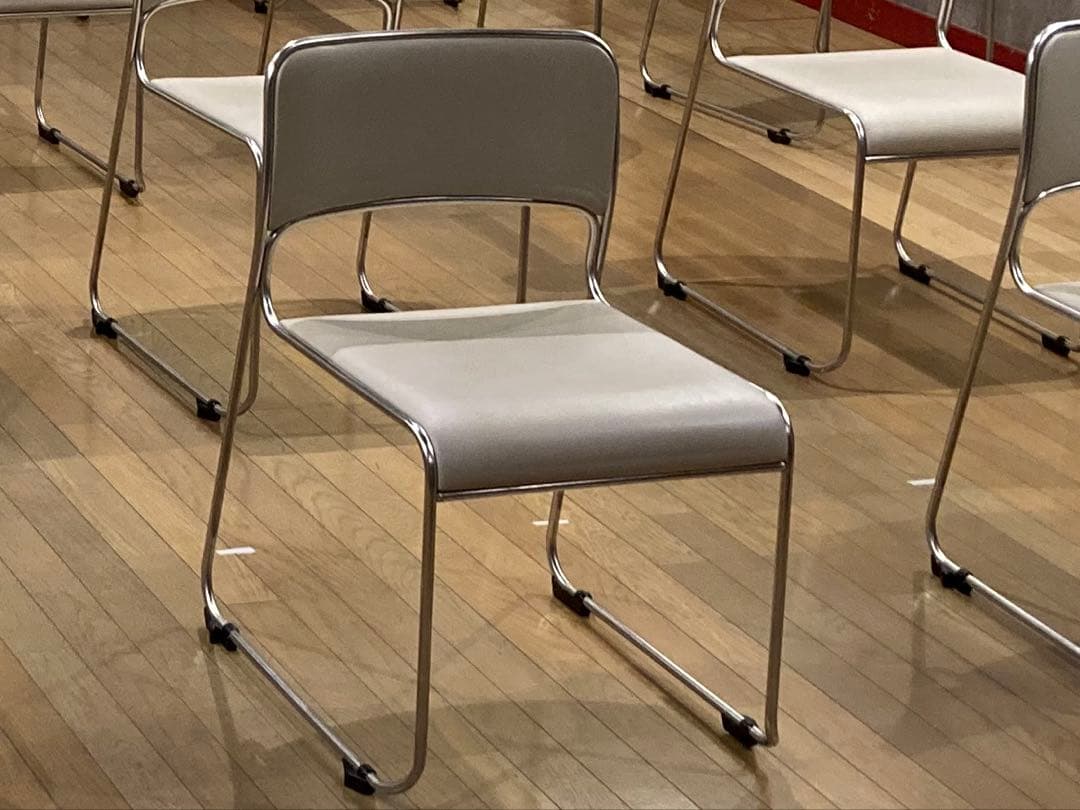 スタッキングチェア　20脚　専用キャリー付き