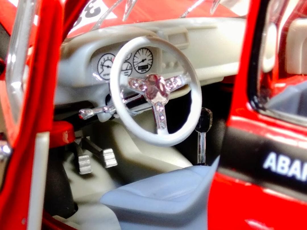 1/18 ロードシグネチャー 1963 フィアット アバルト 695SS