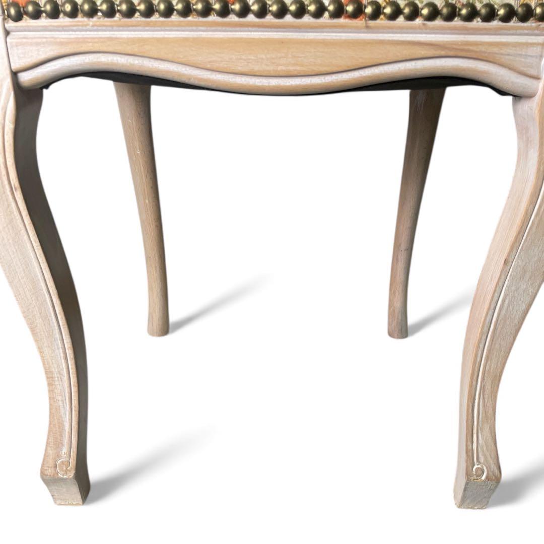 ネコ脚　スツール　チェア　クラシック　背もたれ　アンティーク調 ストライプ　白