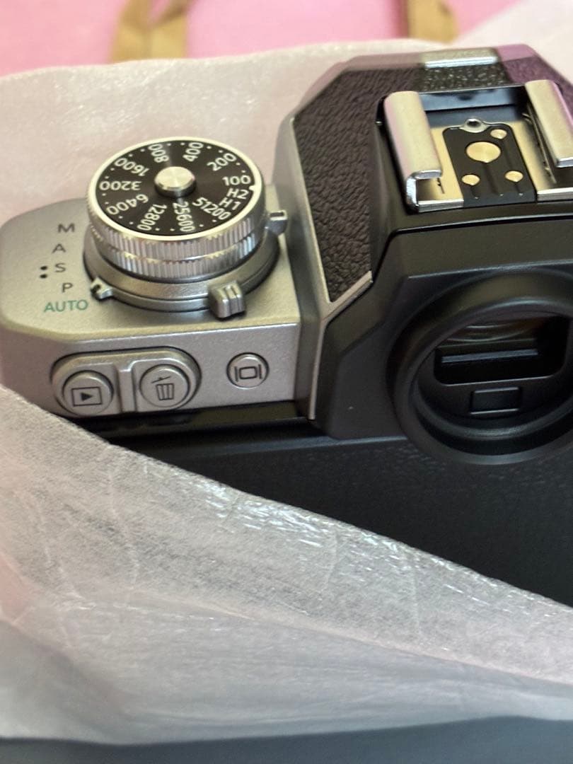 【シャッター数　0回】Nikon Z fc ミラーレス一眼カメラ 本体　未使用