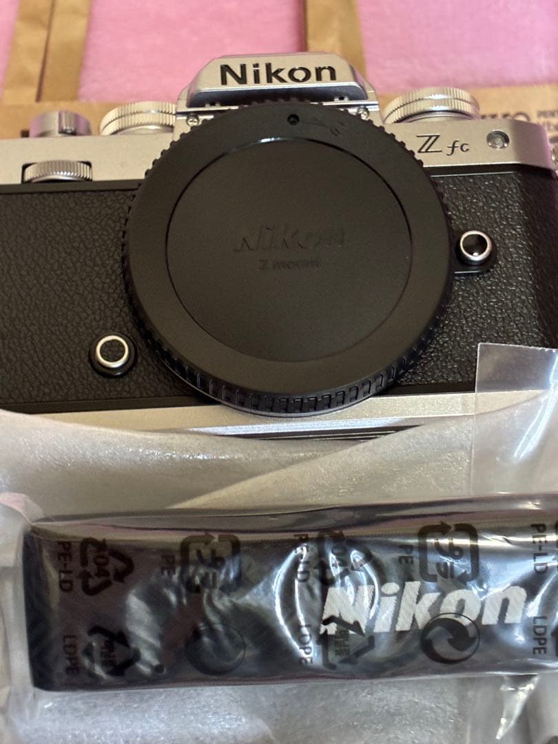 【シャッター数　0回】Nikon Z fc ミラーレス一眼カメラ 本体　未使用