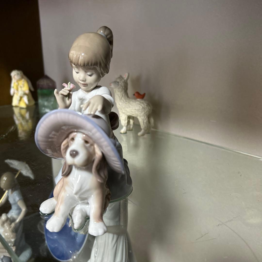 リヤドロ　犬　花飾り　帽子