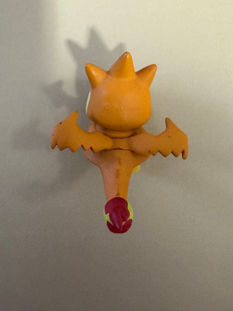 ピカチュウ メガリザードン　ポンチョ　フィギュア