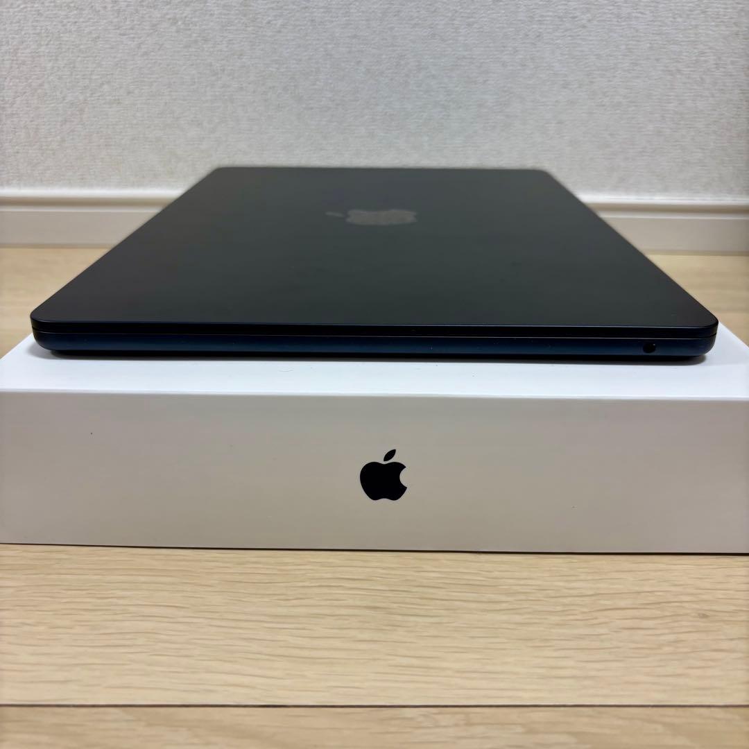 【ほぼ新品】M2 Macbook Air 256GB 8GB【長期保証残りアリ】