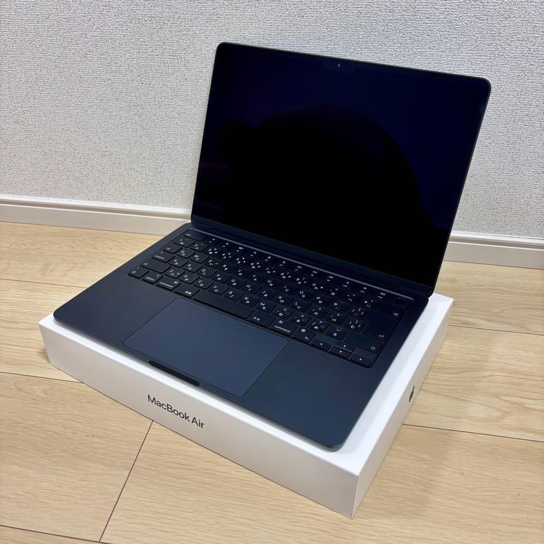 【ほぼ新品】M2 Macbook Air 256GB 8GB【長期保証残りアリ】