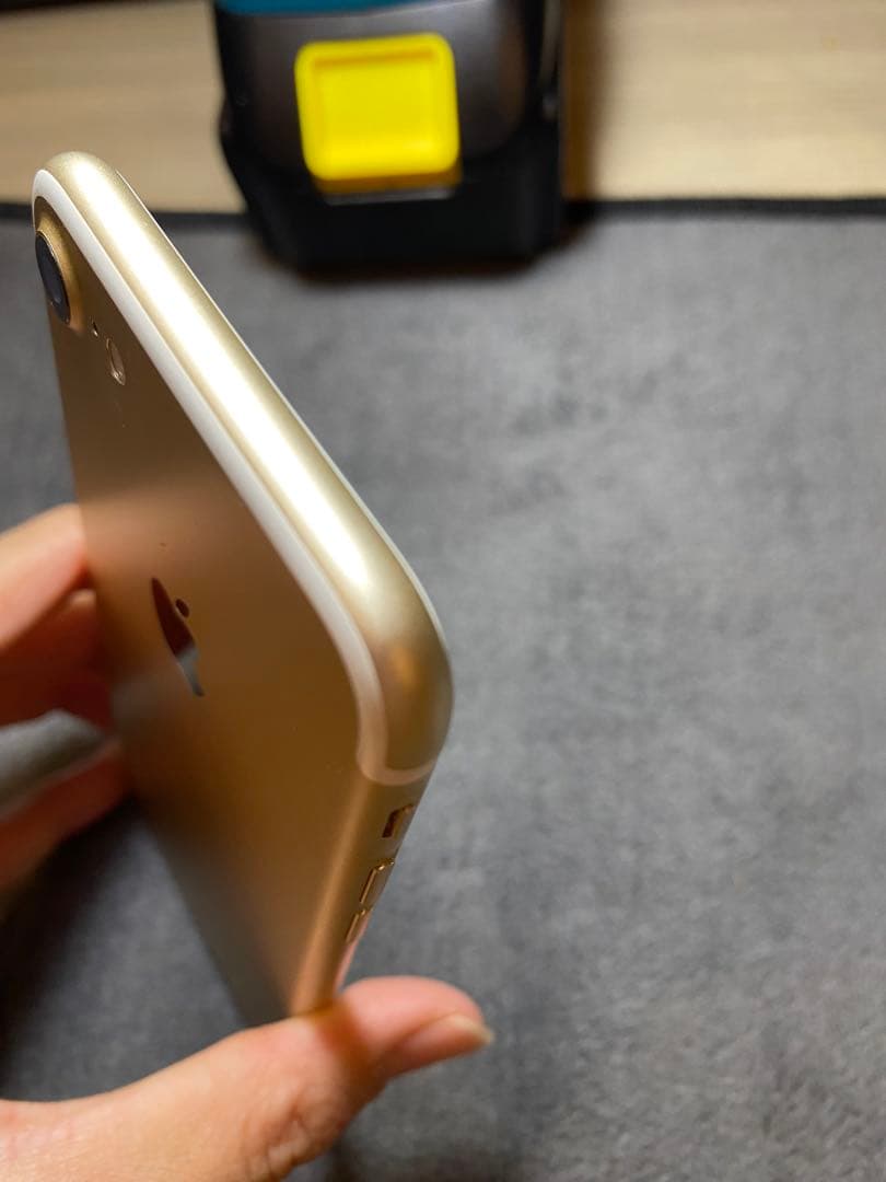 美品　iPhone7 本体 256GB ゴールド