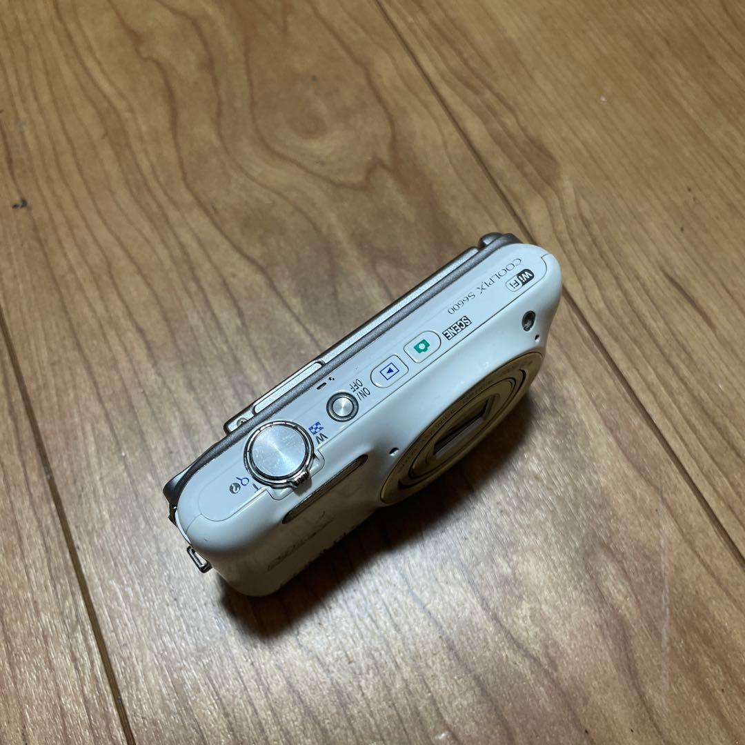 Nikon COOLPIX S6600のホワイト