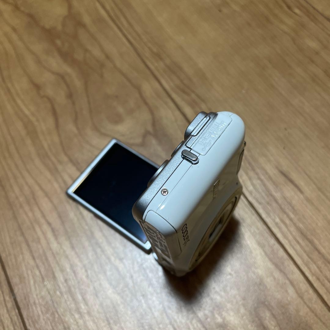 Nikon COOLPIX S6600のホワイト