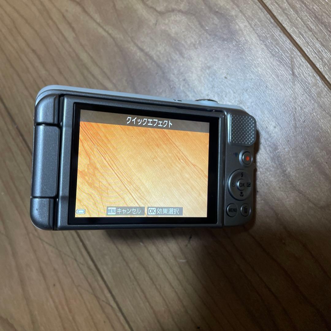 Nikon COOLPIX S6600のホワイト