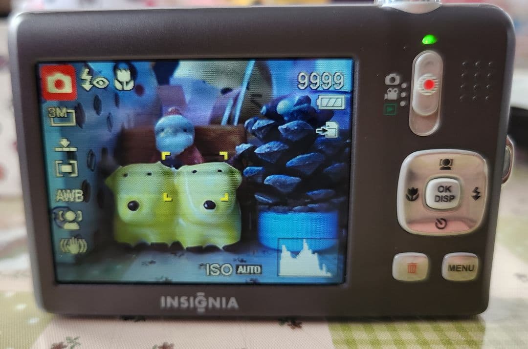 デジカメ　INSIGNIA 4倍光学ズーム　スマホ転送キット付き