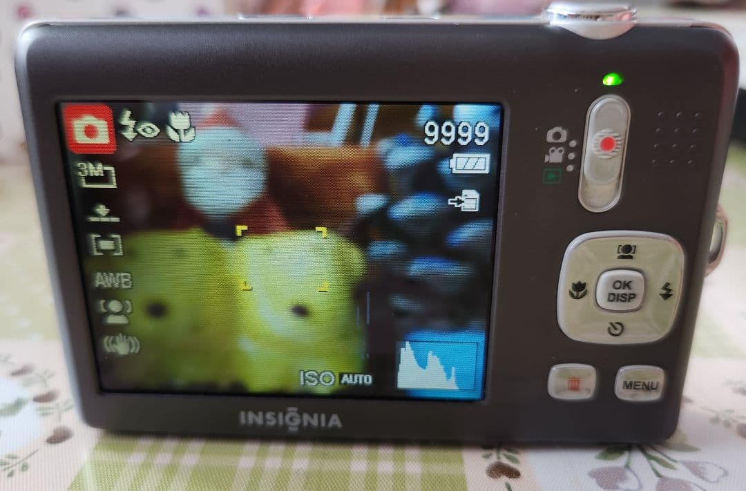 デジカメ　INSIGNIA 4倍光学ズーム　スマホ転送キット付き