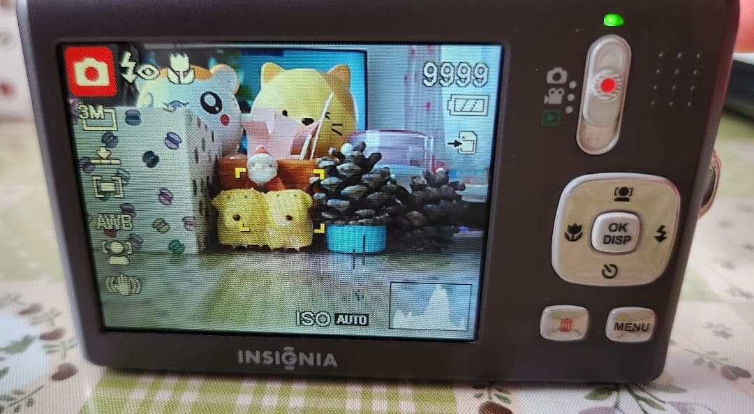 デジカメ　INSIGNIA 4倍光学ズーム　スマホ転送キット付き