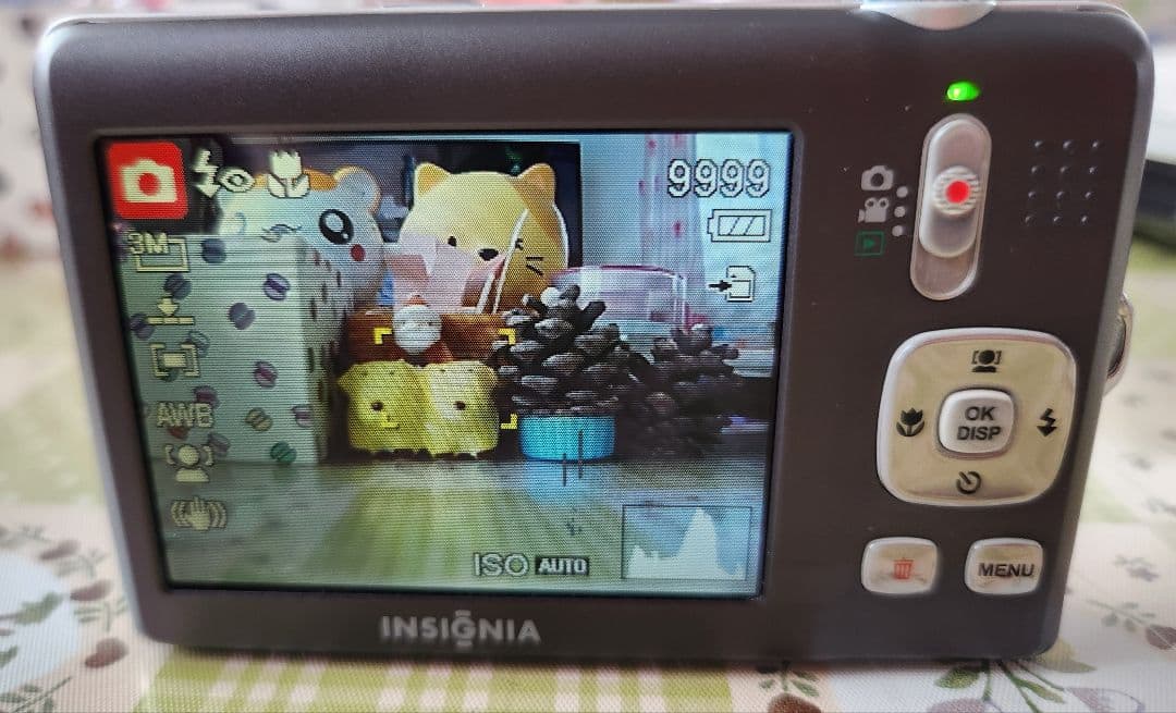 デジカメ　INSIGNIA 4倍光学ズーム　スマホ転送キット付き