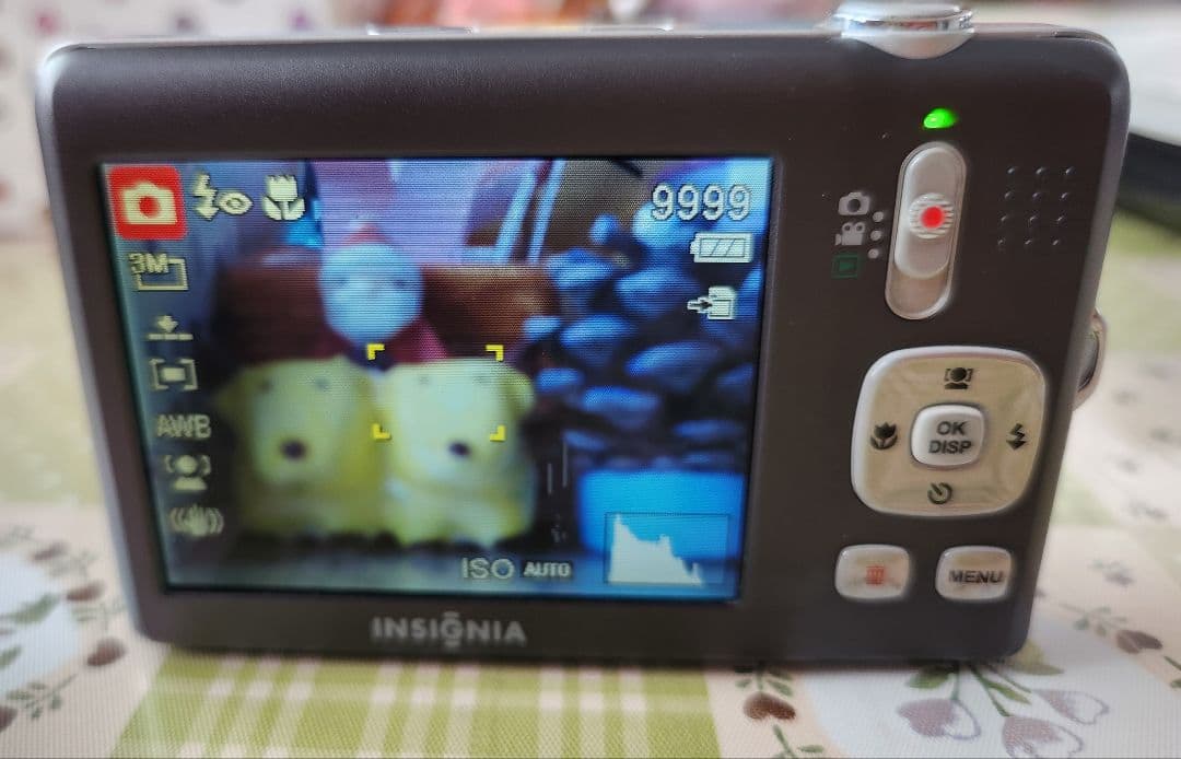 デジカメ　INSIGNIA 4倍光学ズーム　スマホ転送キット付き