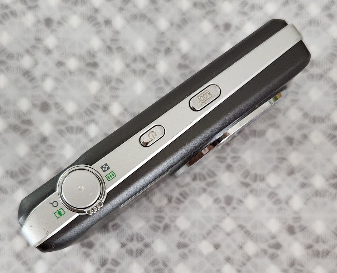 デジカメ　INSIGNIA 4倍光学ズーム　スマホ転送キット付き