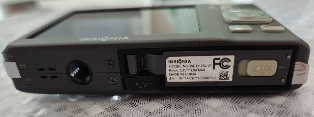 デジカメ　INSIGNIA 4倍光学ズーム　スマホ転送キット付き