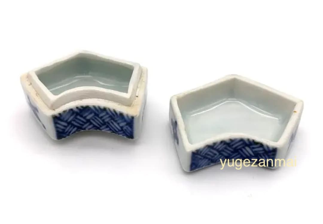 竹泉(造)  三浦竹泉　青華一騎　香合　共箱　染付