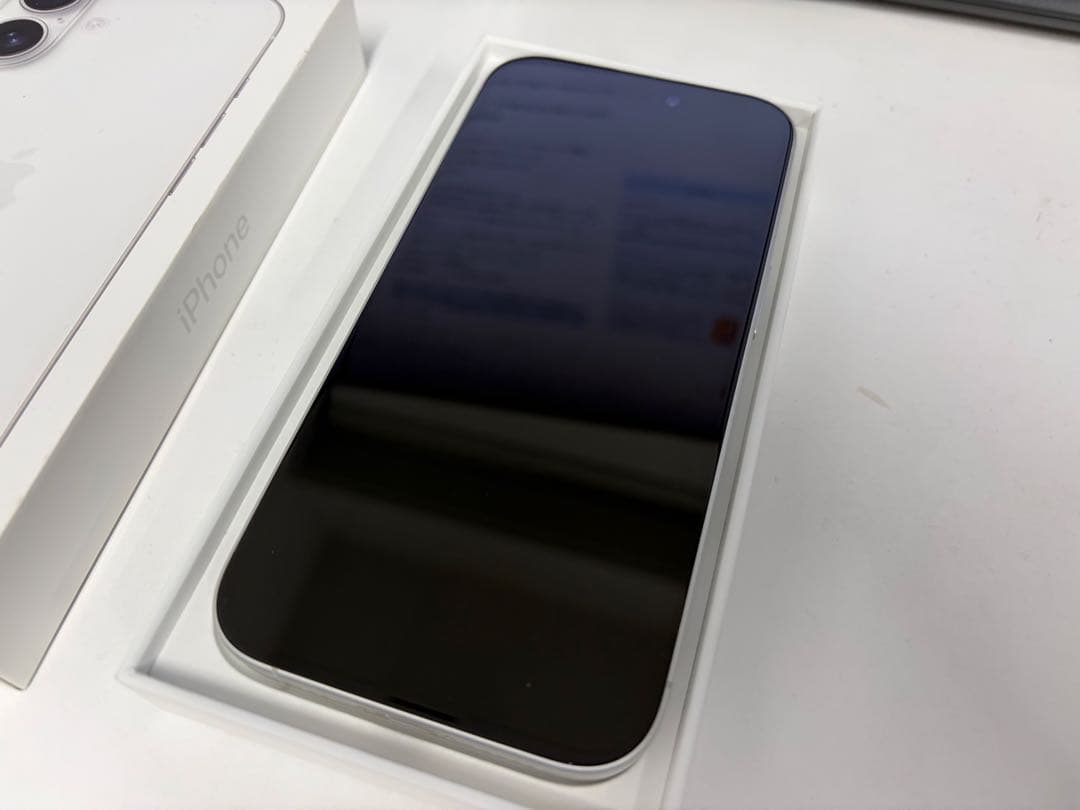 美品　Apple iPhone16 ホワイト 箱付き　128GB