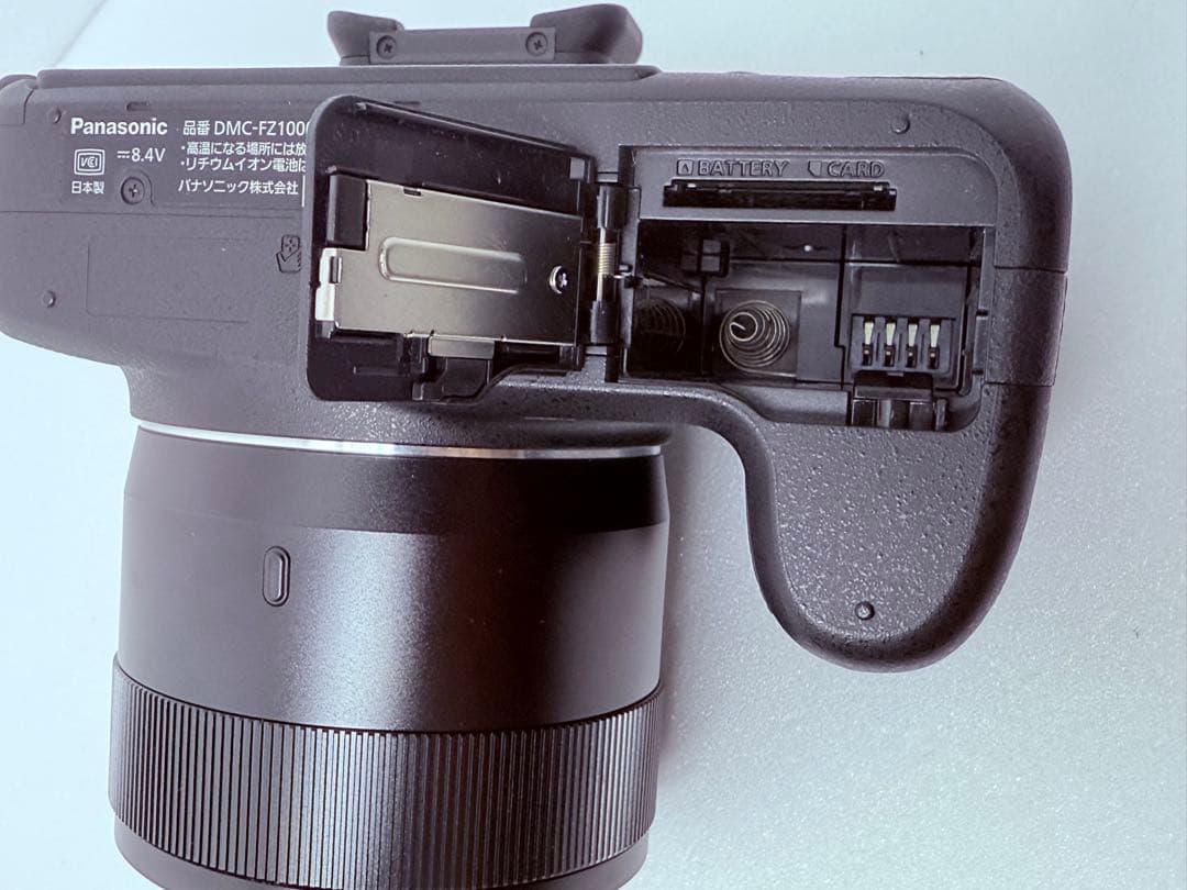 Panasonic DMC-FZ1000 4Kデジカメ 付属品充実