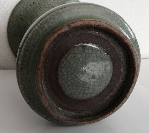 青磁　耳付花瓶