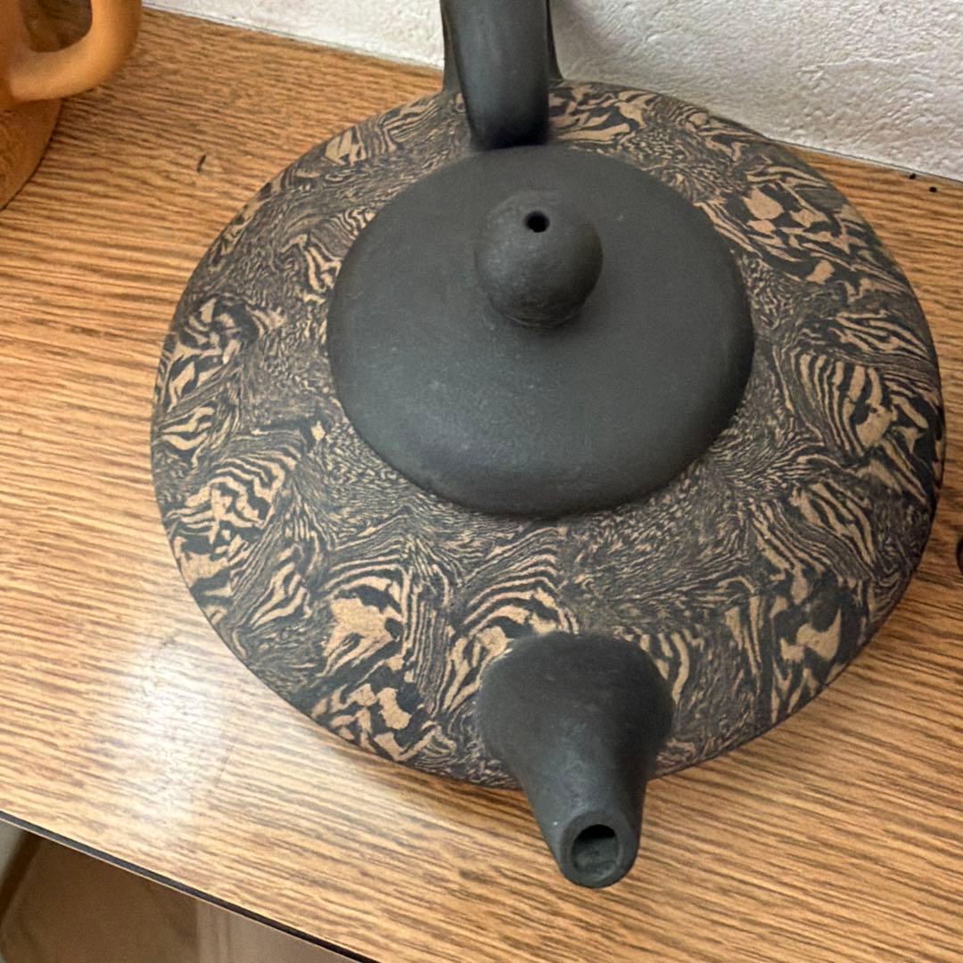 陶器製急須 黒と茶の模様