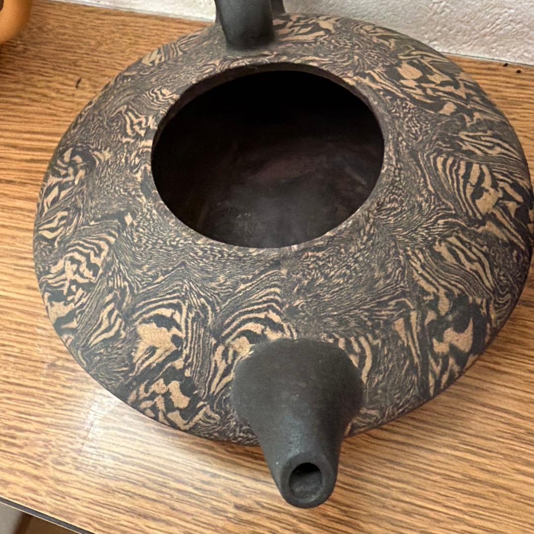 陶器製急須 黒と茶の模様