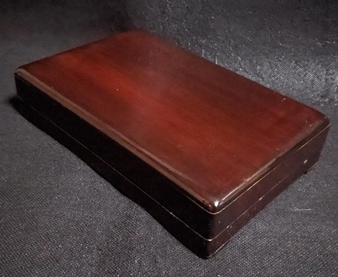 【歙州硯】◆魚子紋・金暈質の優美石◆唐木塗箱◆約七吋◆龍尾山◆歙硯