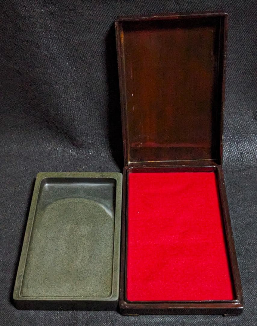 【歙州硯】◆魚子紋・金暈質の優美石◆唐木塗箱◆約七吋◆龍尾山◆歙硯