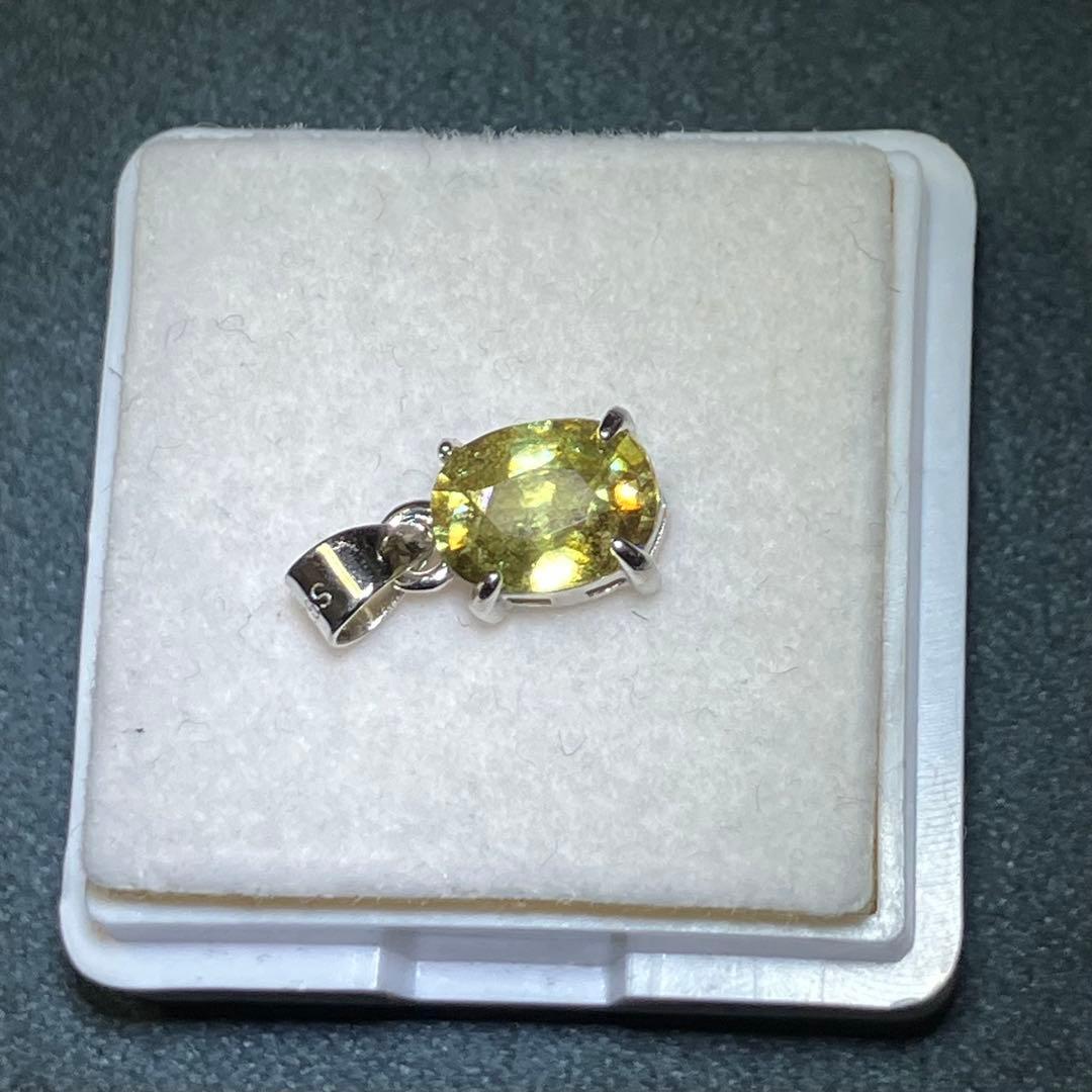 天然石　スフェーン使用ペンダントトップ　②