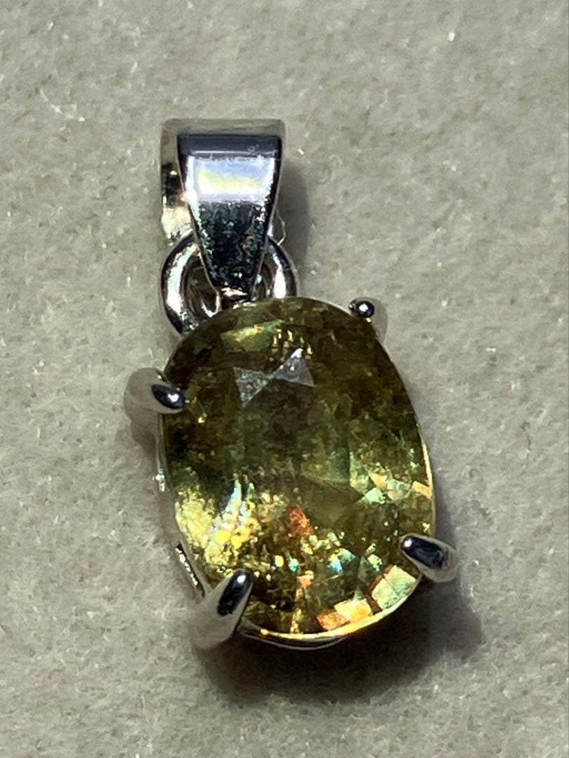 天然石　スフェーン使用ペンダントトップ　②