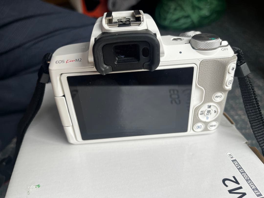 Canon EOS Kiss M2 ホワイト
