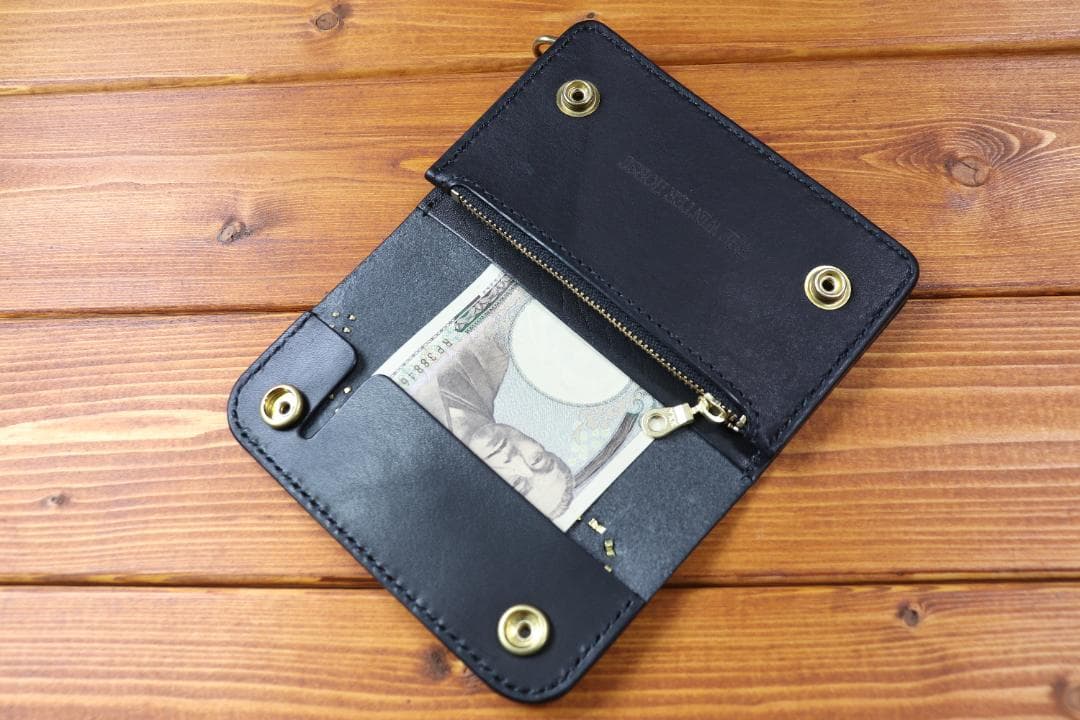 フラワースタッズミドルトラッカーウォレット ハトメ小判カン付き