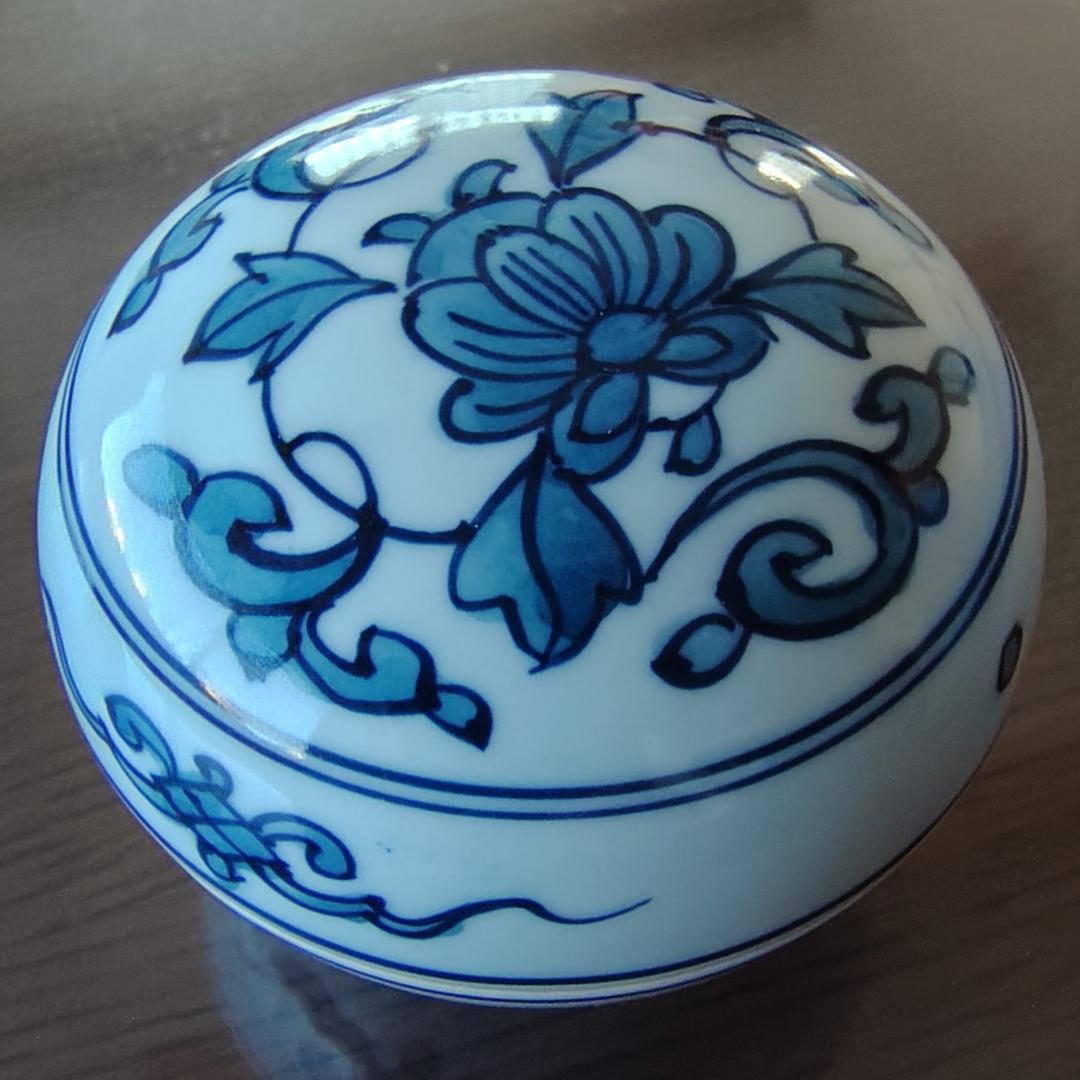 【希少品】有田焼　源右衛門窯　染付唐草　小蓋物　呉須　毛筆　手描き