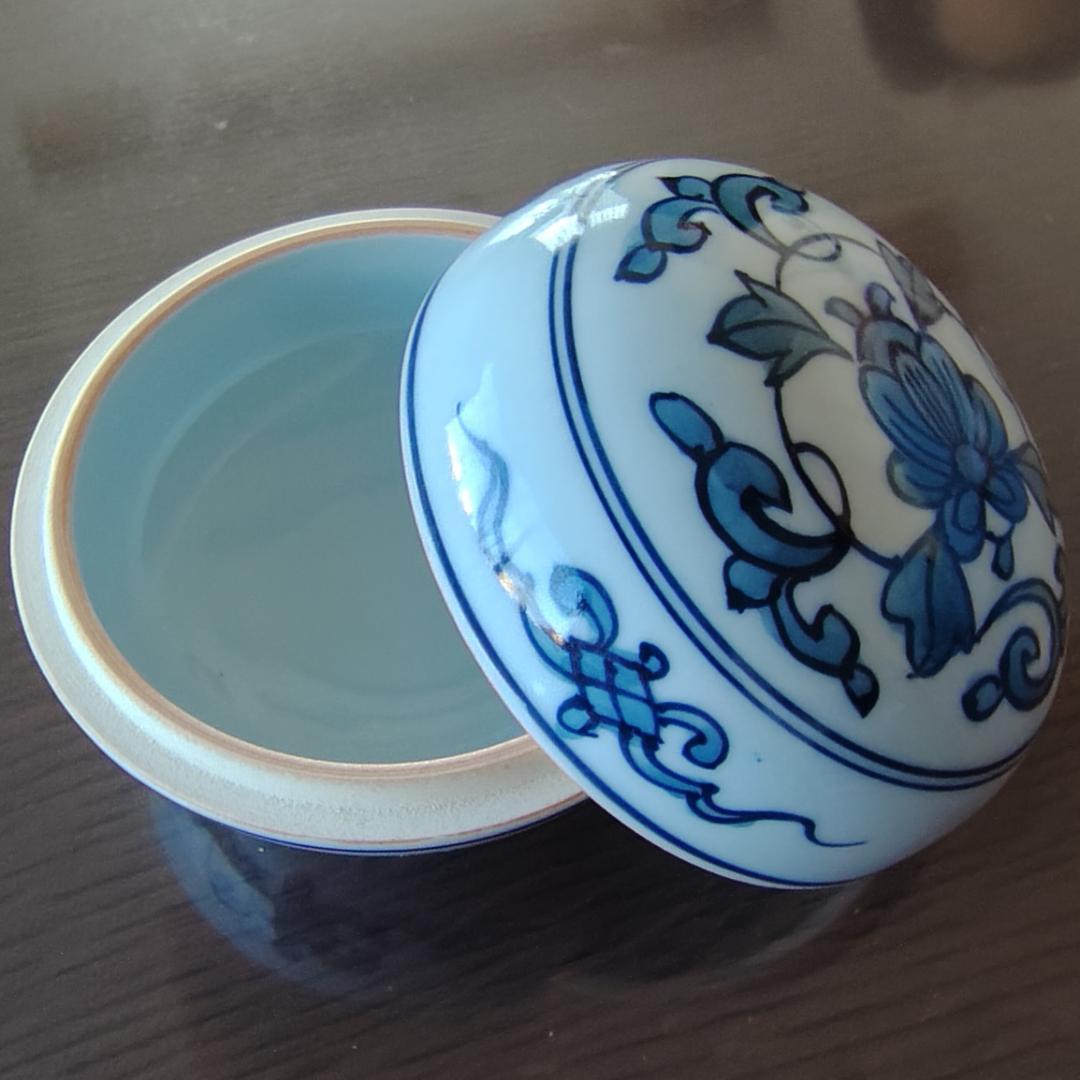 【希少品】有田焼　源右衛門窯　染付唐草　小蓋物　呉須　毛筆　手描き