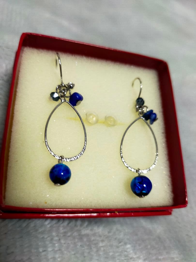 BLOOM 青いビーズ フープ型ピアス