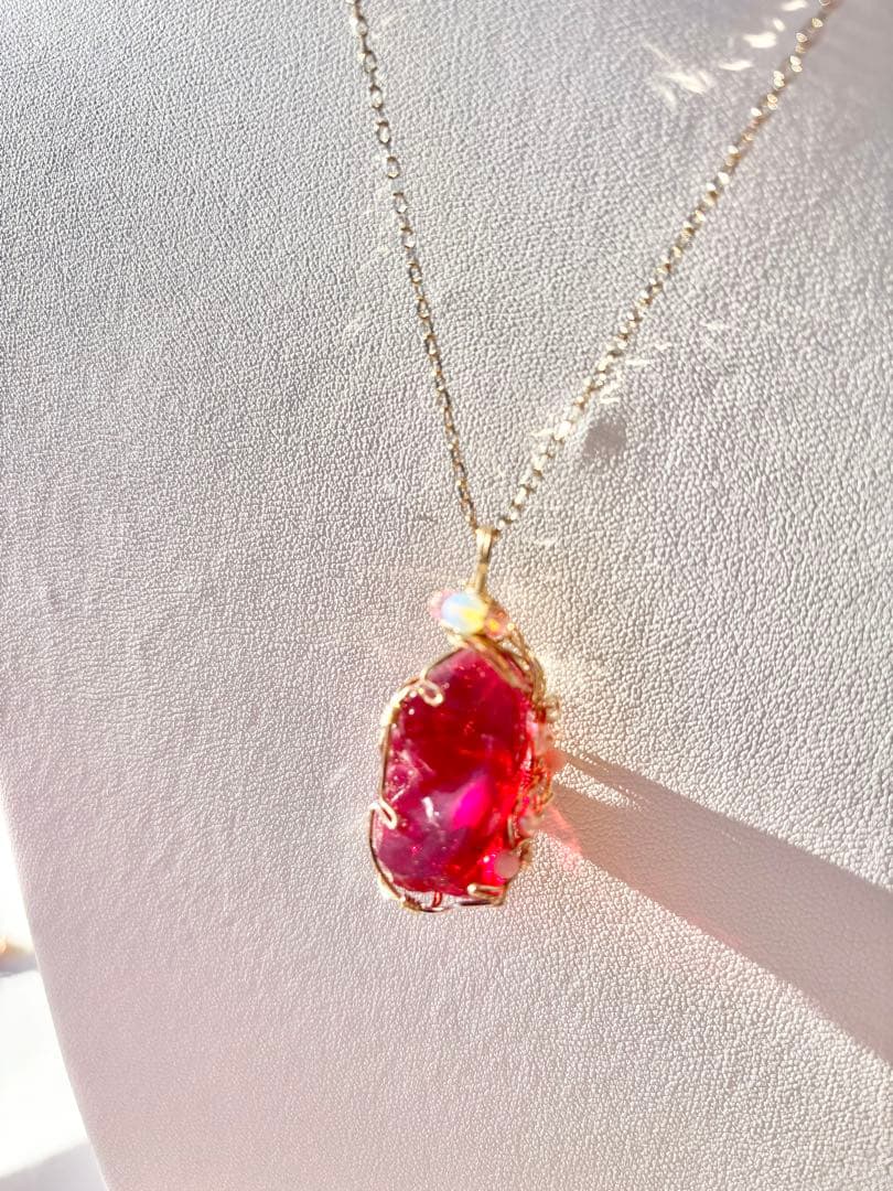 アンダラクリスタル　ラズベリー　14金ワイヤーデザインネックレス