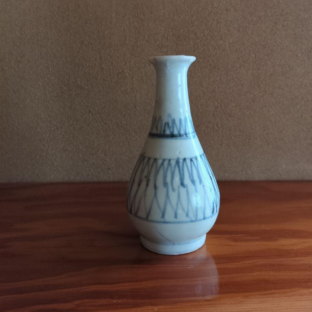 青いストライプ模様の陶器花瓶　骨董品　初期伊万里　徳利