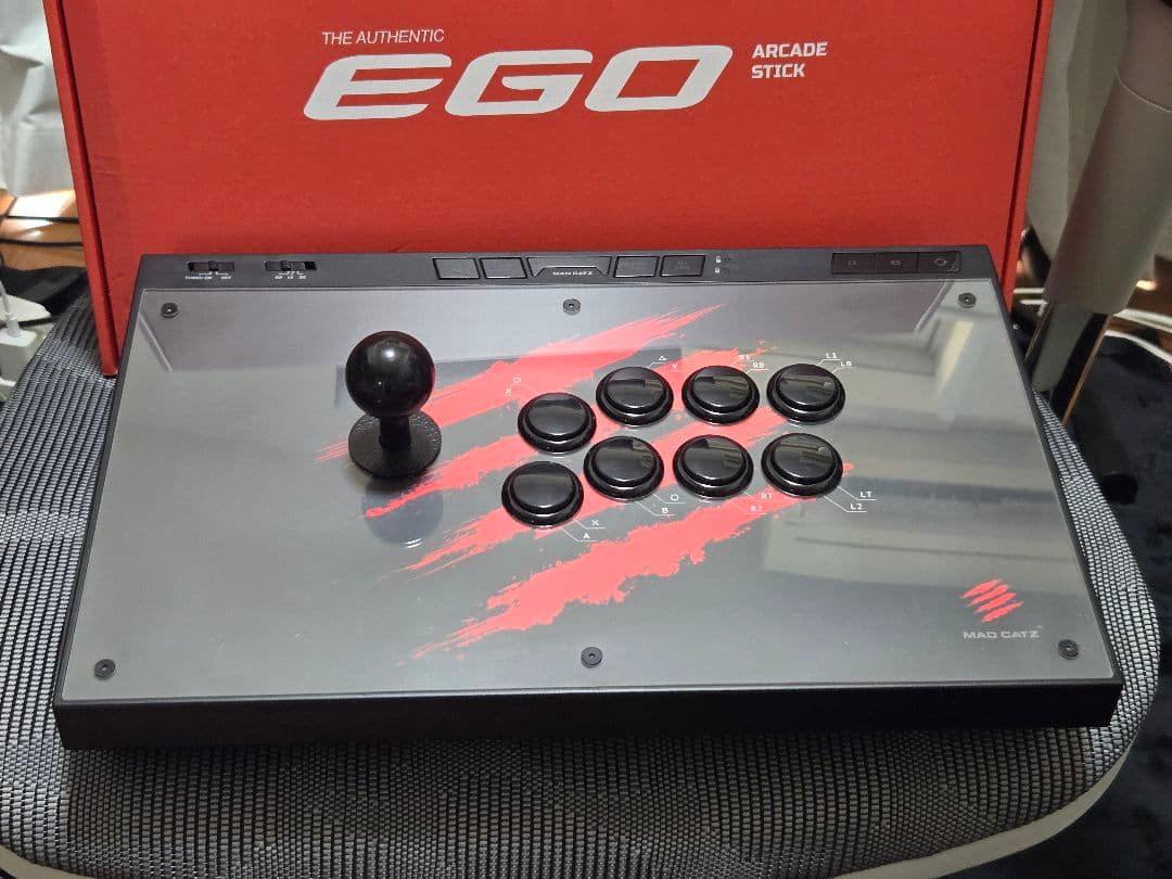 Mad Catz EGO アーケードコントローラー