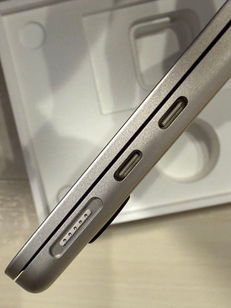 Apple MacBook Air M2 本体