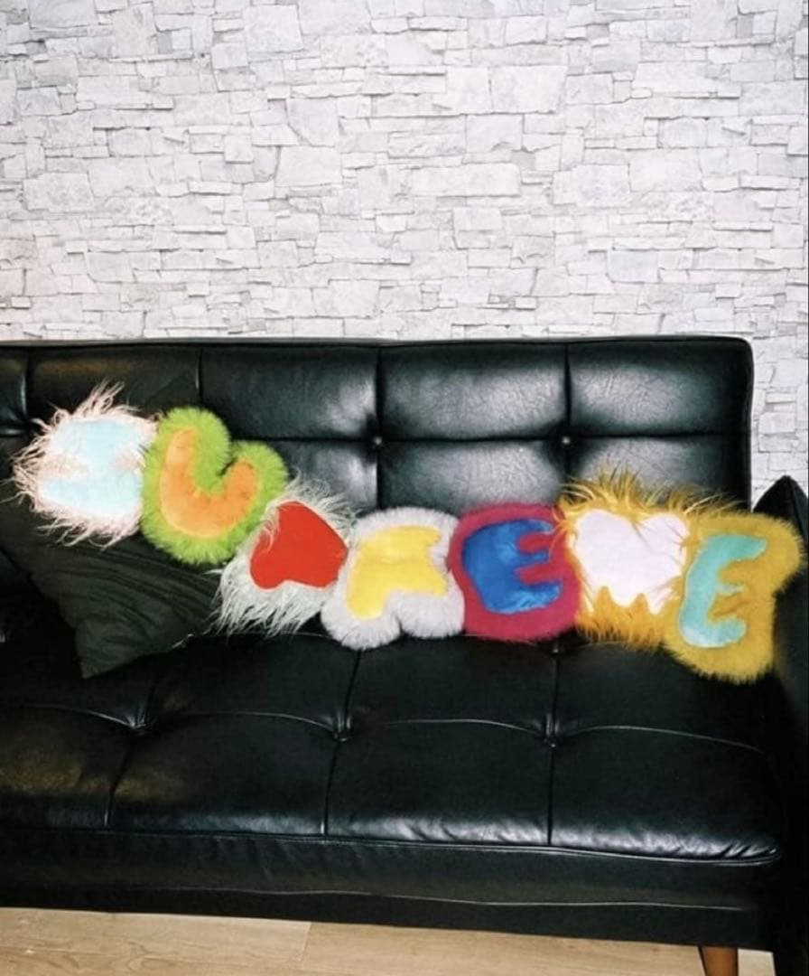 supreme Faux Fur Pillow クッション