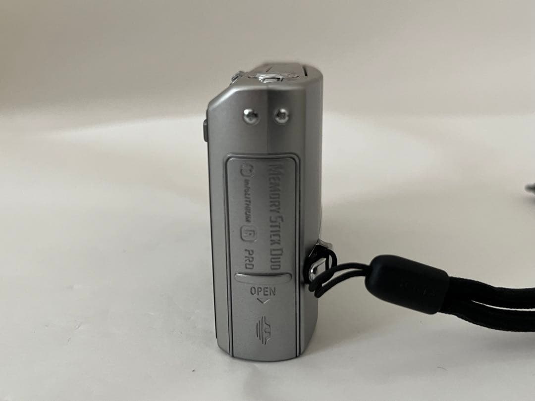【メモリーカード付】700万画素 SONYデジタルカメラDSC-T50 シルバー