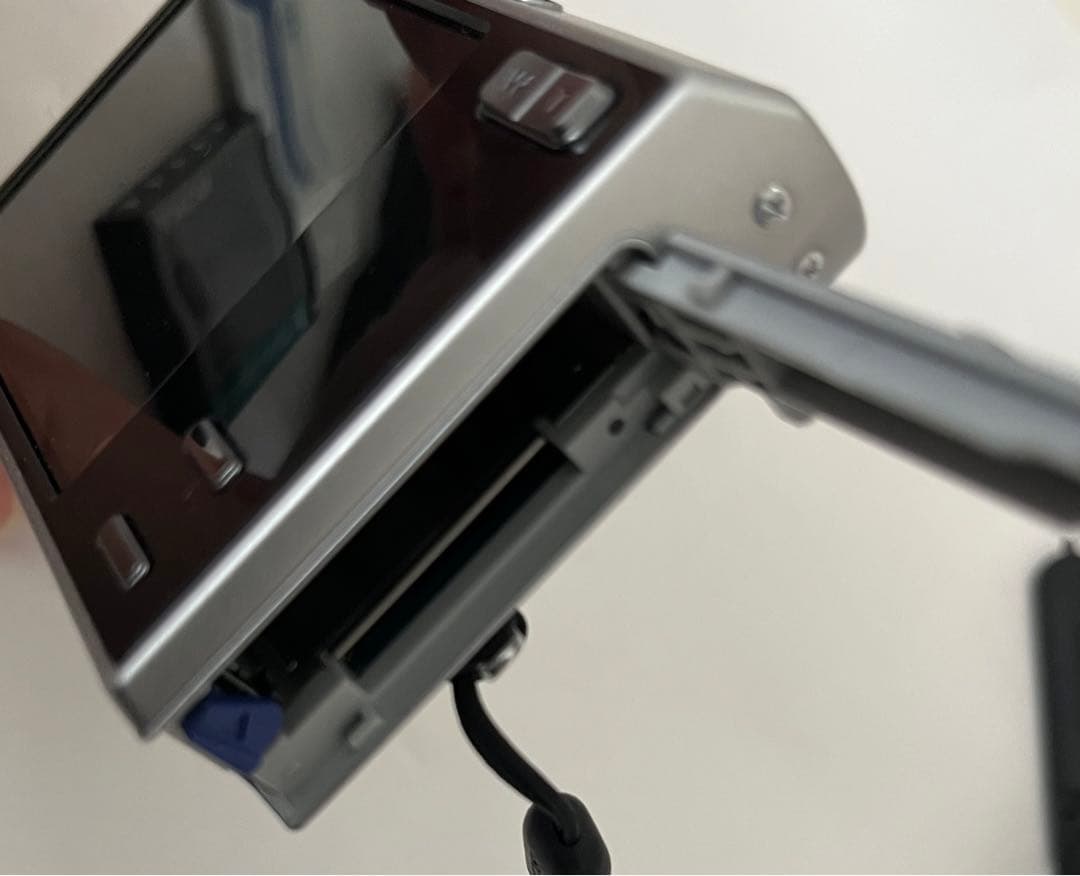 【メモリーカード付】700万画素 SONYデジタルカメラDSC-T50 シルバー