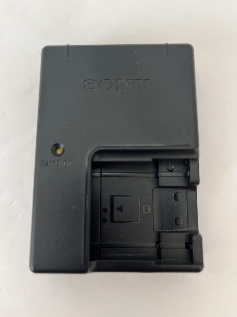 【メモリーカード付】700万画素 SONYデジタルカメラDSC-T50 シルバー