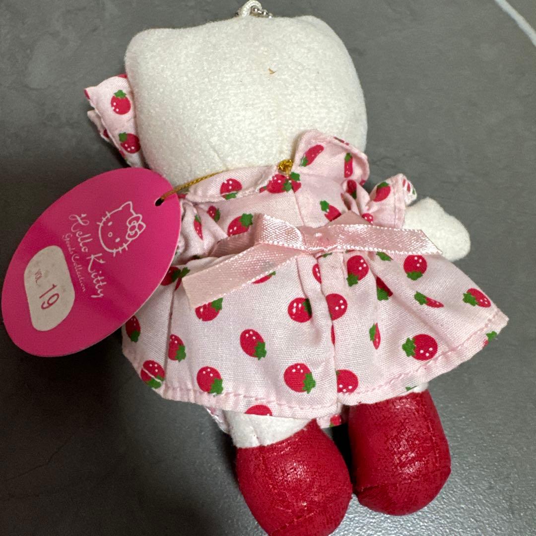 サンリオ　ハローキティ　いちごドレス　マスコット　チャーム