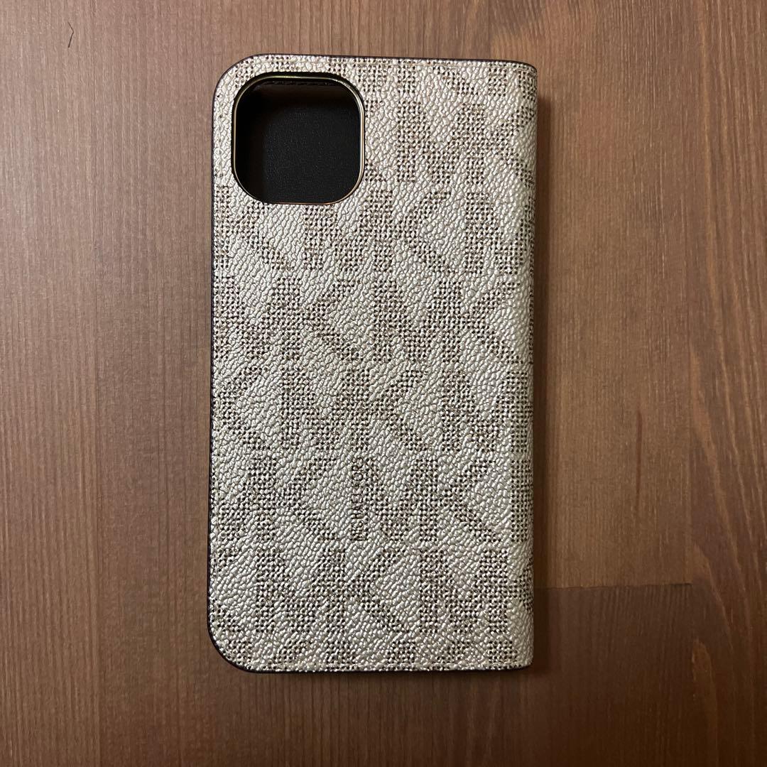 MICHAEL KORS iPhone13 手帳型ケース(ゴールド)