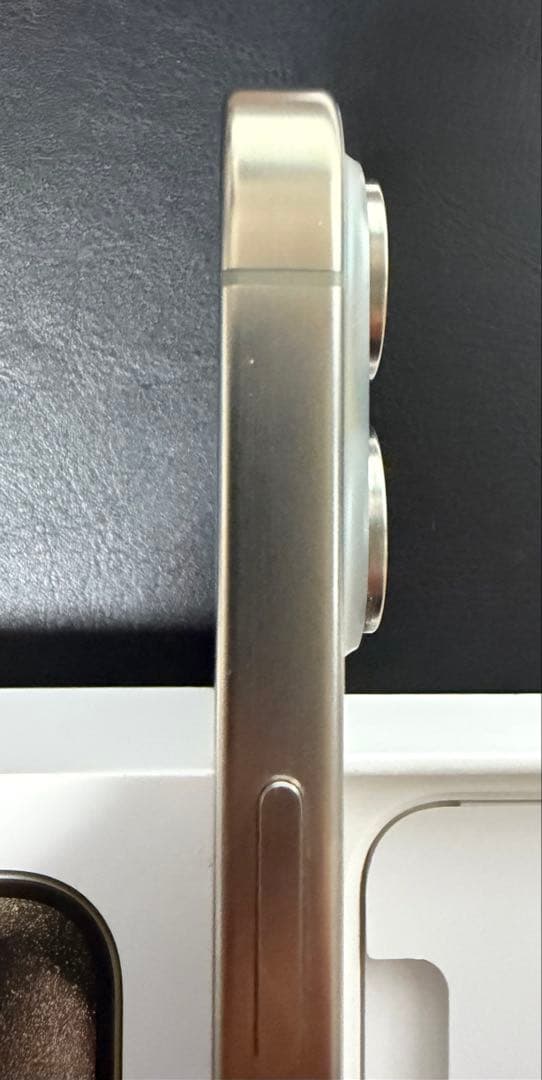 【美品】iPhone 15 Pro 256GB ナチュラルチタニウム