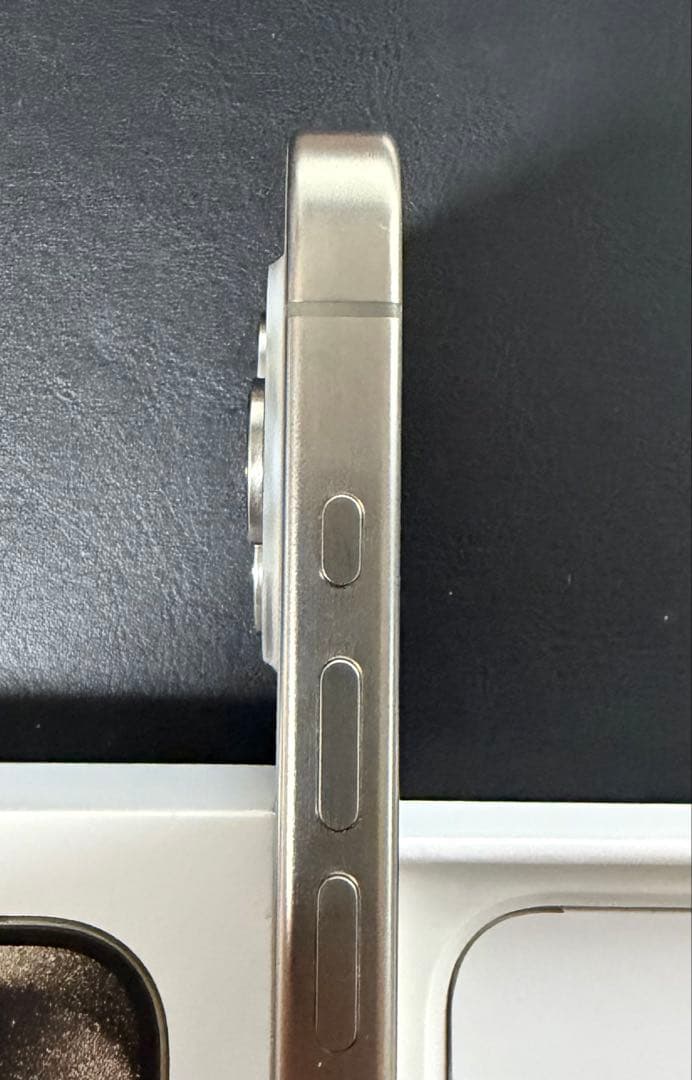 【美品】iPhone 15 Pro 256GB ナチュラルチタニウム