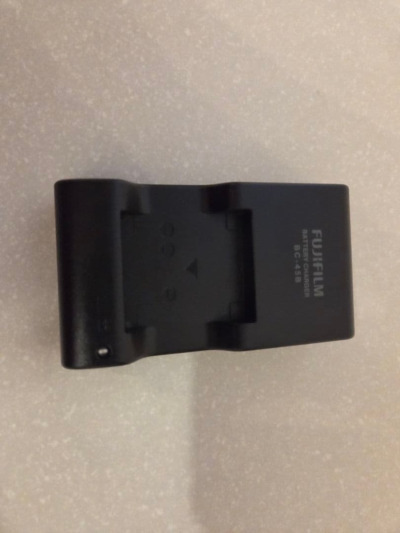 防水コンデジ　FUJIFILM finepix XP10　シルバー