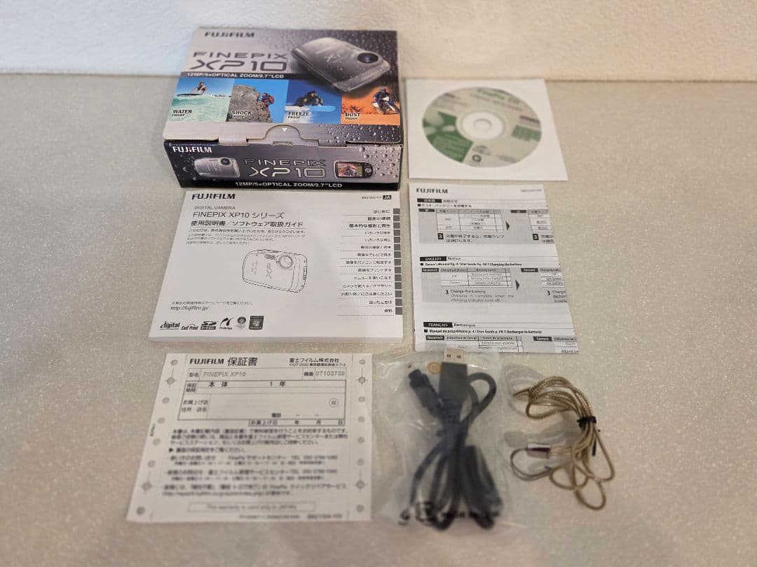 防水コンデジ　FUJIFILM finepix XP10　シルバー